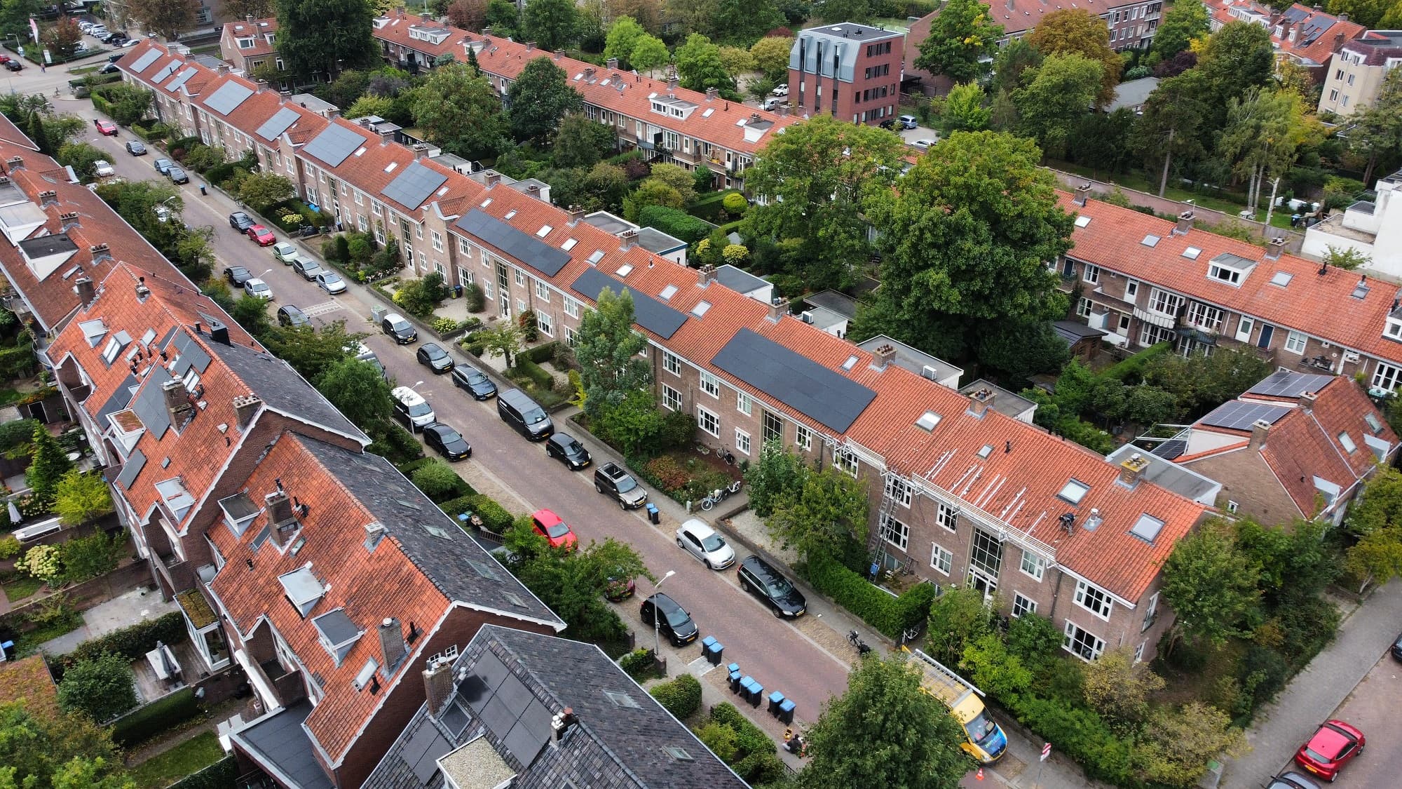 drone shot van straat met vve